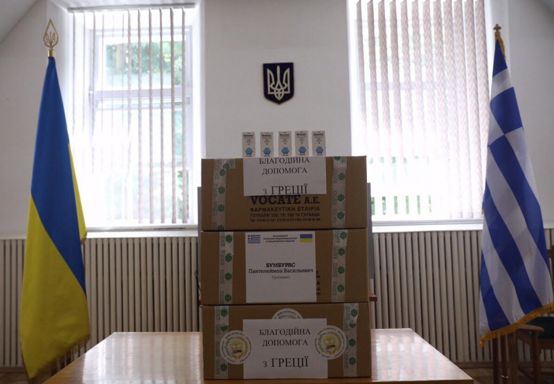 Меценат Пантелис Бумбурас передал большую партию лекарств для бойцов